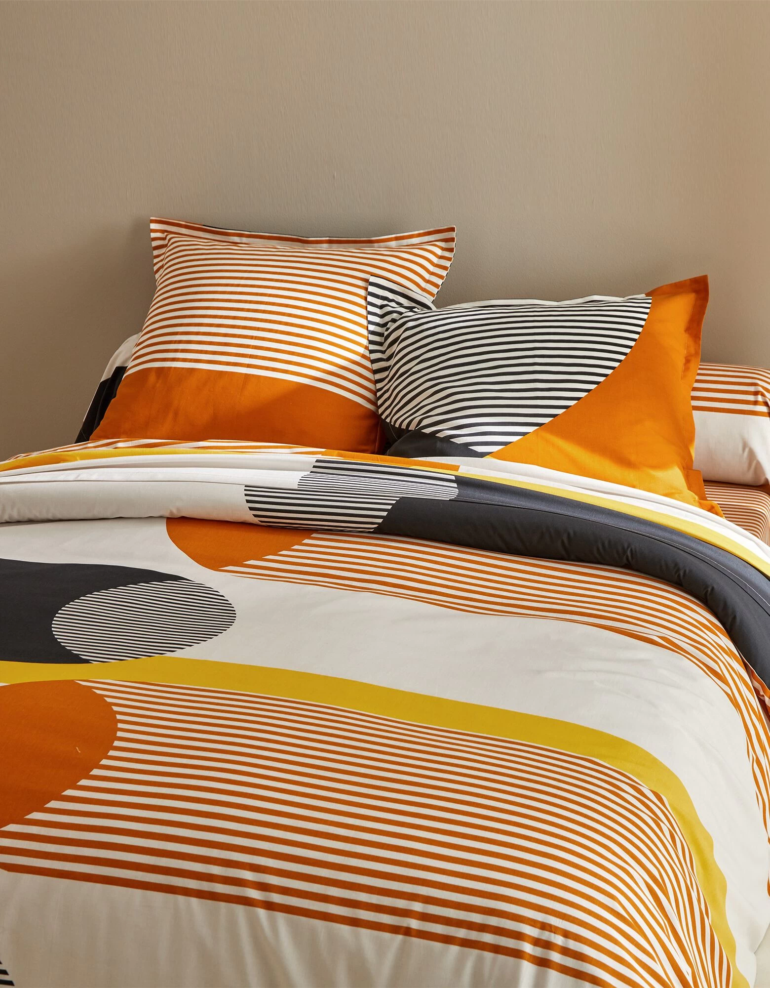 Linge De Lit Nico En Coton Imprimé Rayures Style Graphique 2 Linge De Lit Nico En Coton Imprimé Rayures Style Graphique – Image 2