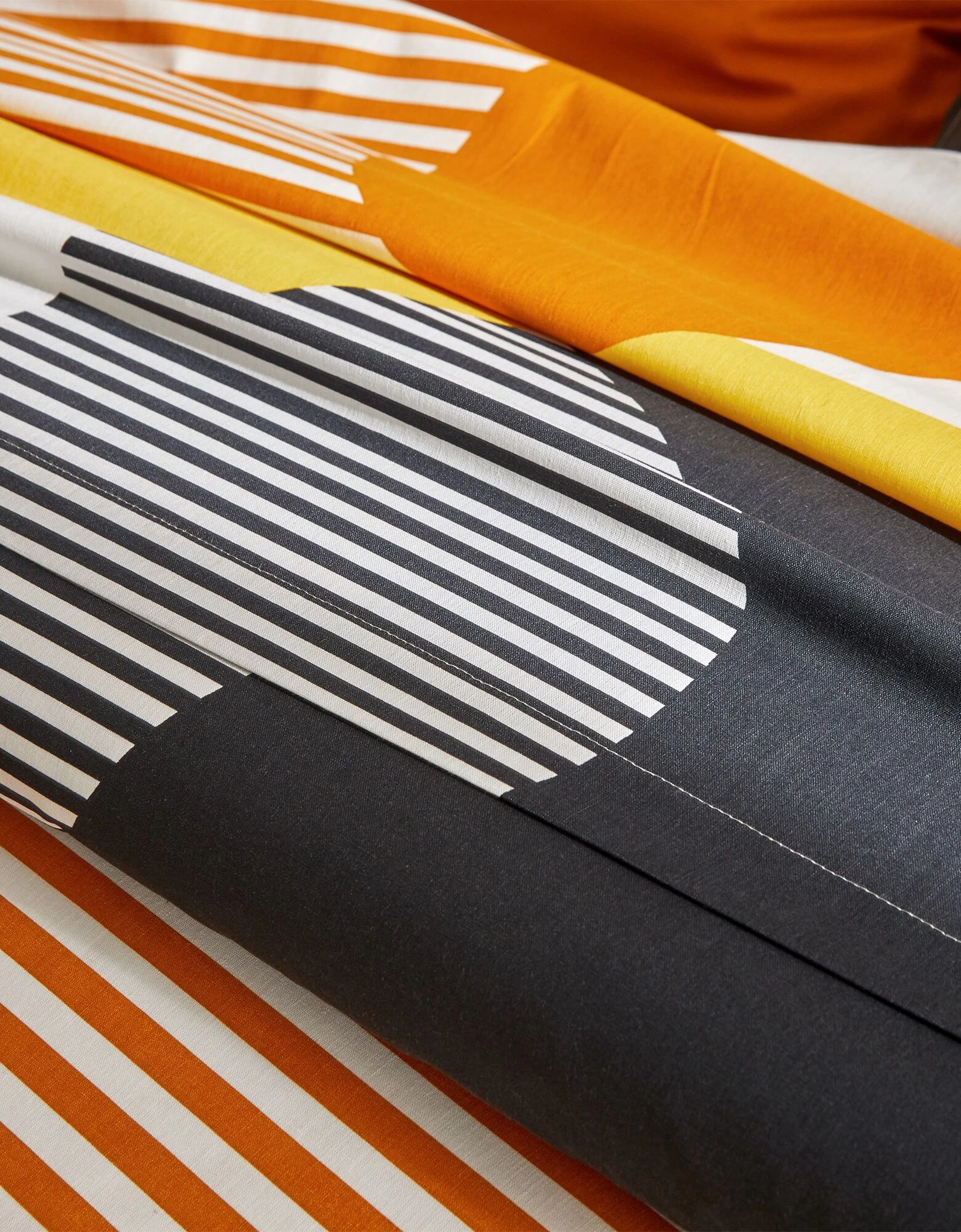 Linge De Lit Nico En Coton Imprimé Rayures Style Graphique 5 Linge De Lit Nico En Coton Imprimé Rayures Style Graphique – Image 5