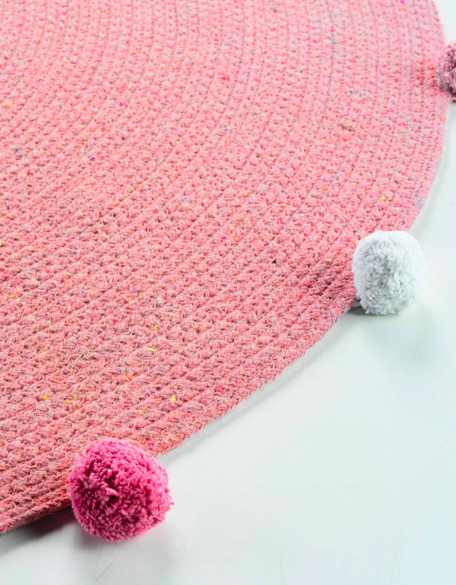 Tapis Rond Finition Pompons Rose 3 Tapis Rond Finition Pompons Rose â Image 3