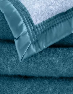 Couverture Bicolore Laine 500g/m2 -Valeurs des doublures de lit. 321156 C02 zoom detailRFP