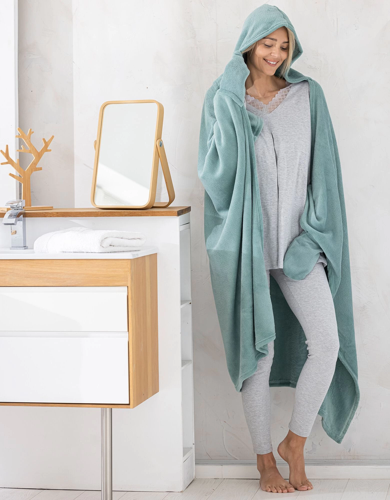 Plaid Polaire à Capuche Spécial Télé 1 Plaid Polaire à Capuche Spécial Télé