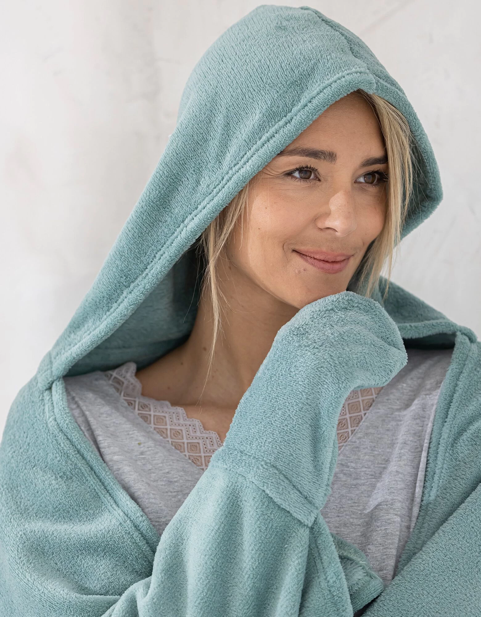 Plaid Polaire à Capuche Spécial Télé 2 Plaid Polaire à Capuche Spécial Télé – Image 2