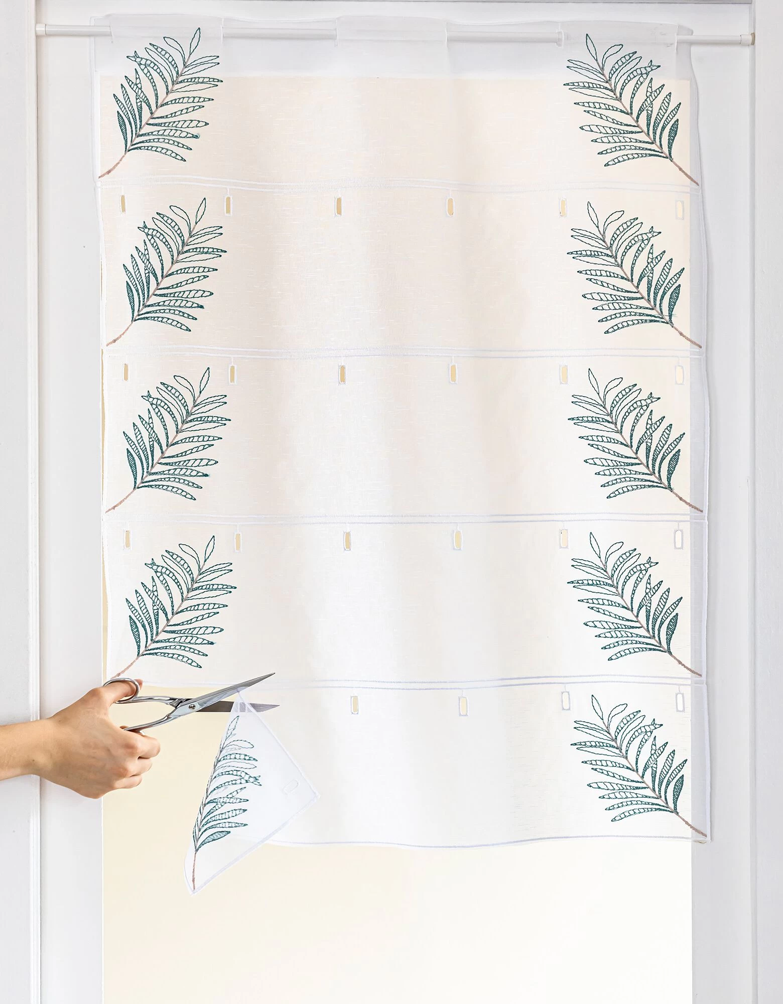 Voilage Modulable En Hauteur Broderie Feuilles De Palmier 2 Voilage Modulable En Hauteur Broderie Feuilles De Palmier – Image 2