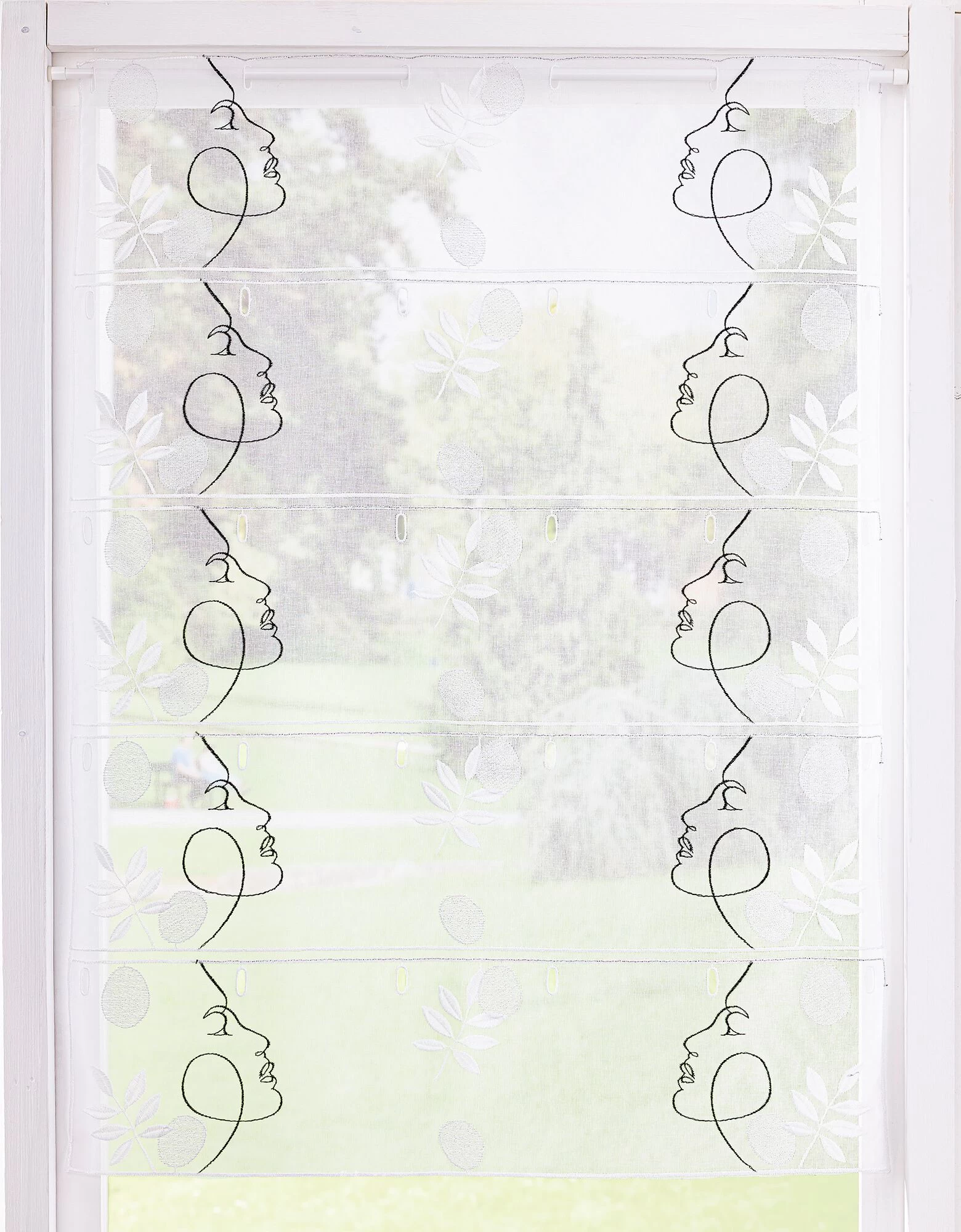 Rideau Modulable En Hauteur Brodé Visages 2 Rideau Modulable En Hauteur Brodé Visages – Image 2