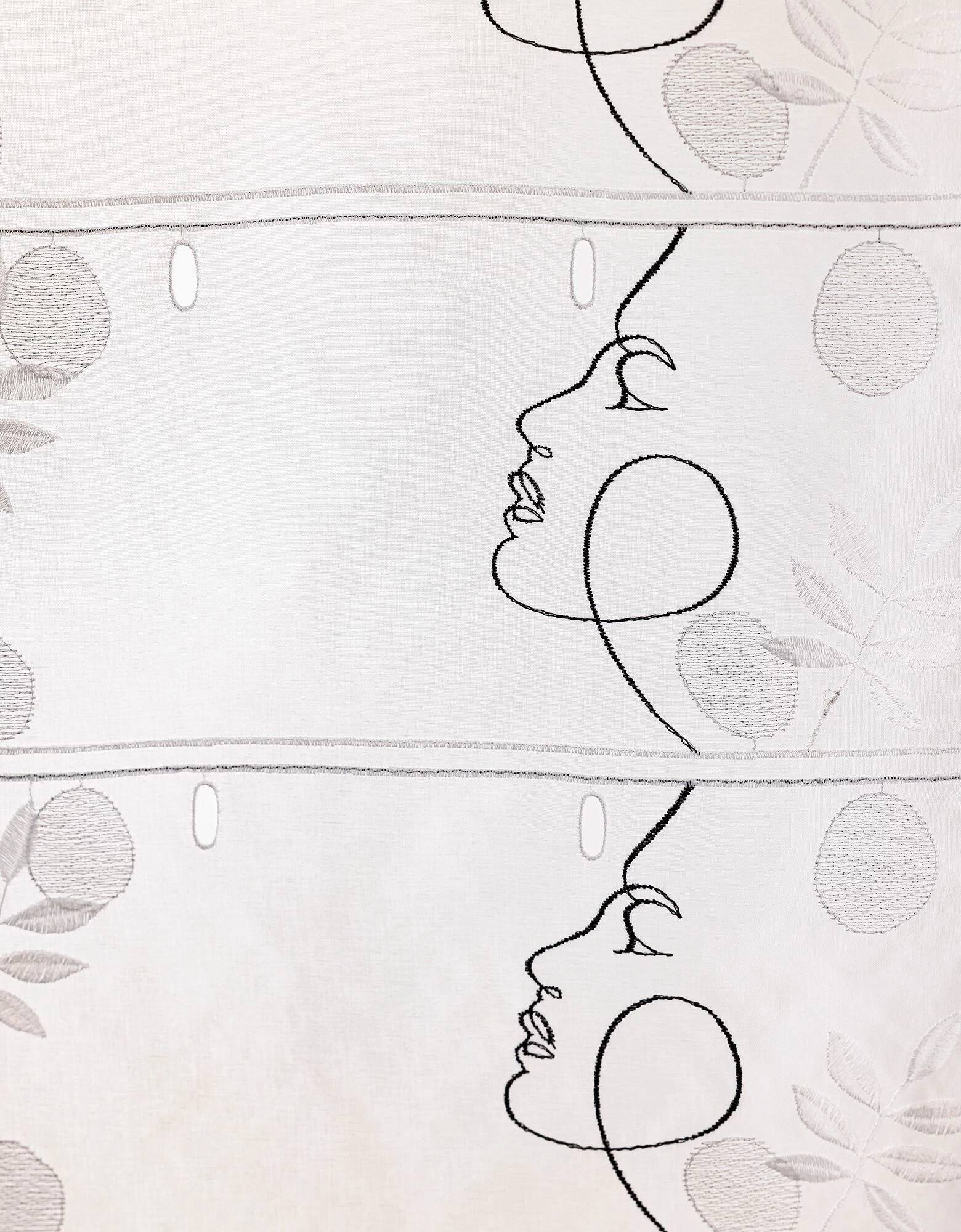 Rideau Modulable En Hauteur Brodé Visages 3 Rideau Modulable En Hauteur Brodé Visages – Image 3