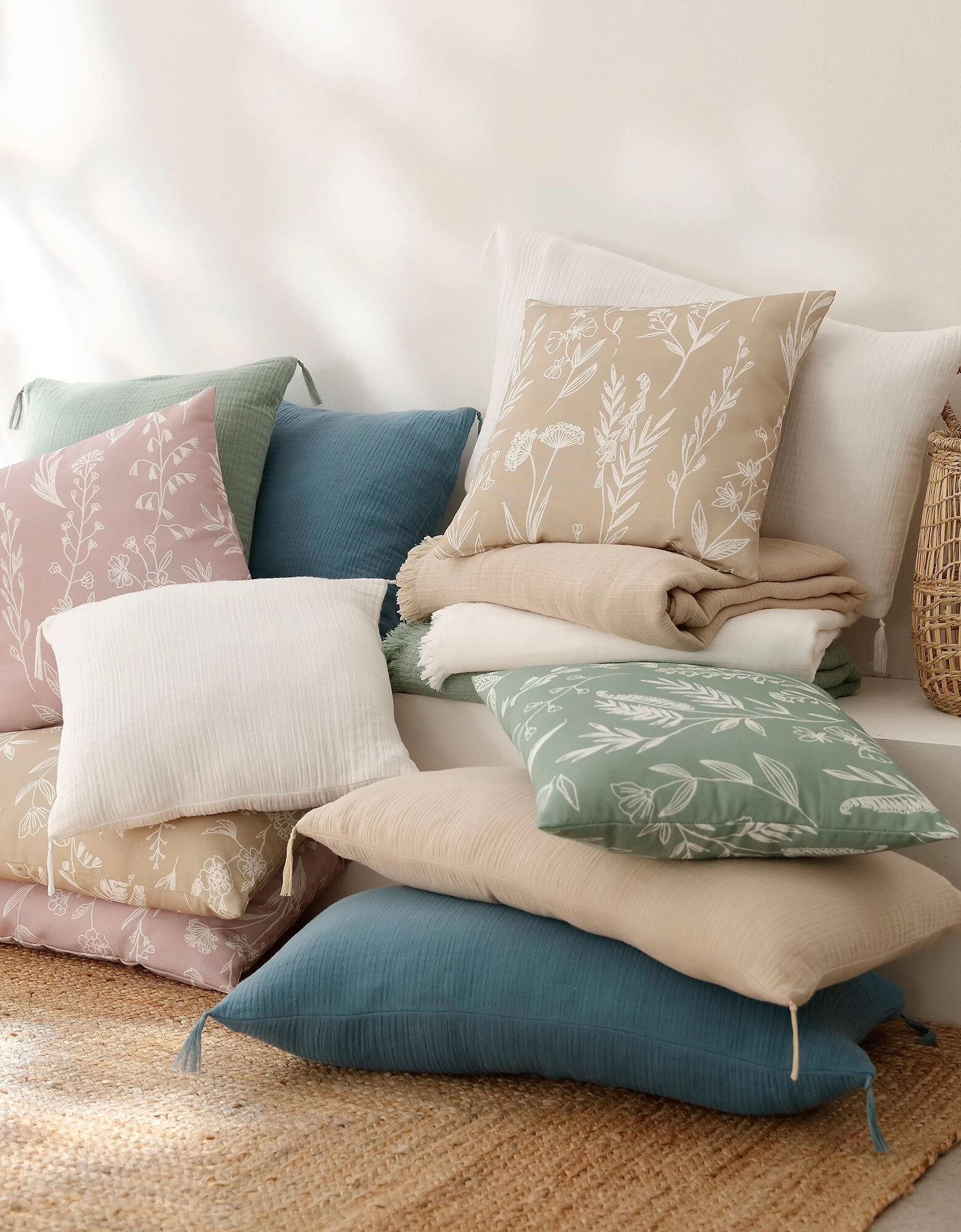 Housse De Coussin Imprimé Bucolique Alessia - Lot De 2 3 Housse De Coussin Imprimé Bucolique Alessia - Lot De 2 – Image 3